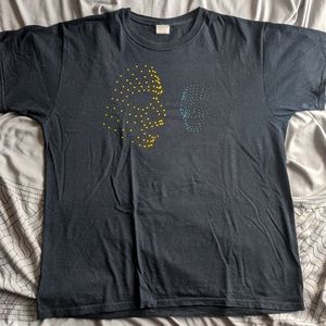 Large black Fruit of the Loom T-shirt.